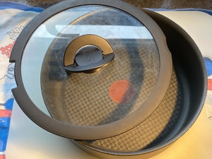 The main cooking pot/casserole.